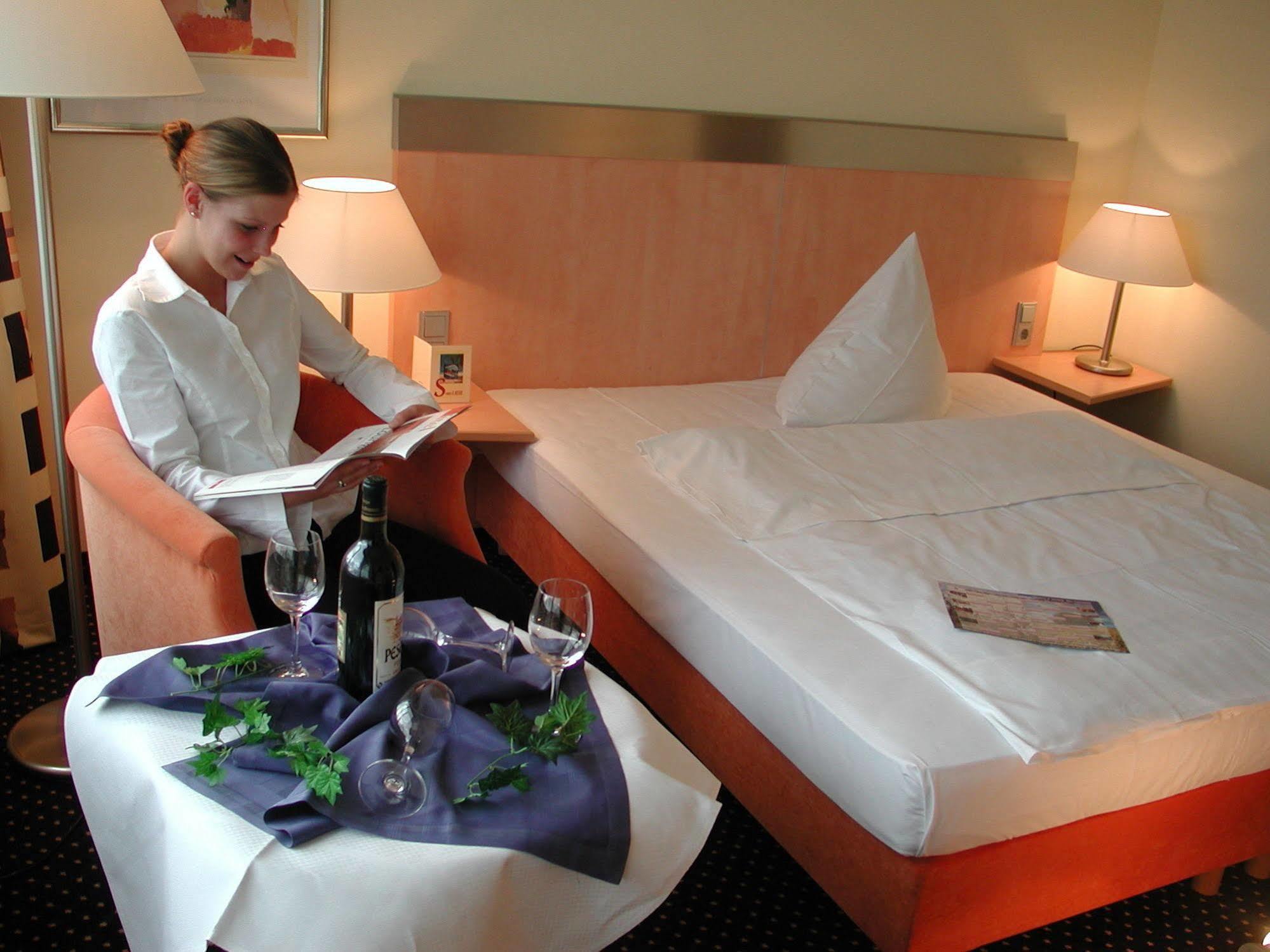 Hotel Central Frankenthal  Ngoại thất bức ảnh